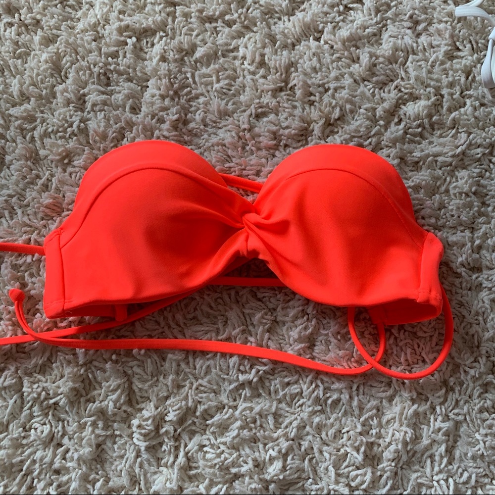 Bikini - Picture 2 of 4
